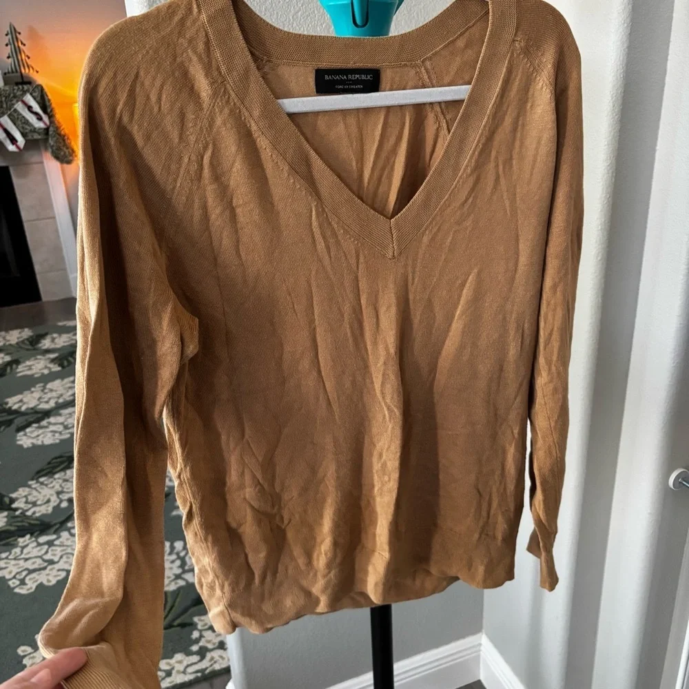 Banana Republic Tan vneck sweater - Picture 2 of 7